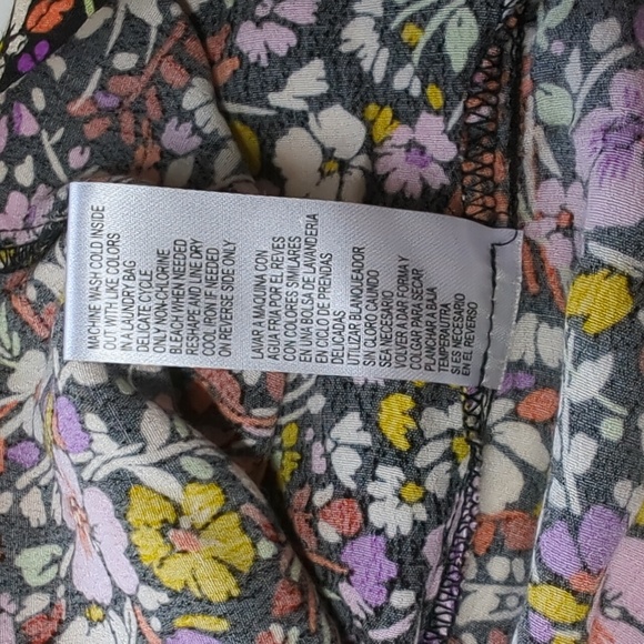 Democracy V-Neck Ruffle Flutter Sleeve Multicolor Floral Blouse | Size‎ 2X - Picture 7 of 8